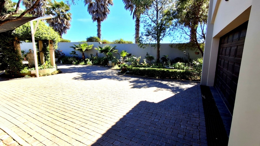 5 Bedroom Property for Sale in Roodia Free State